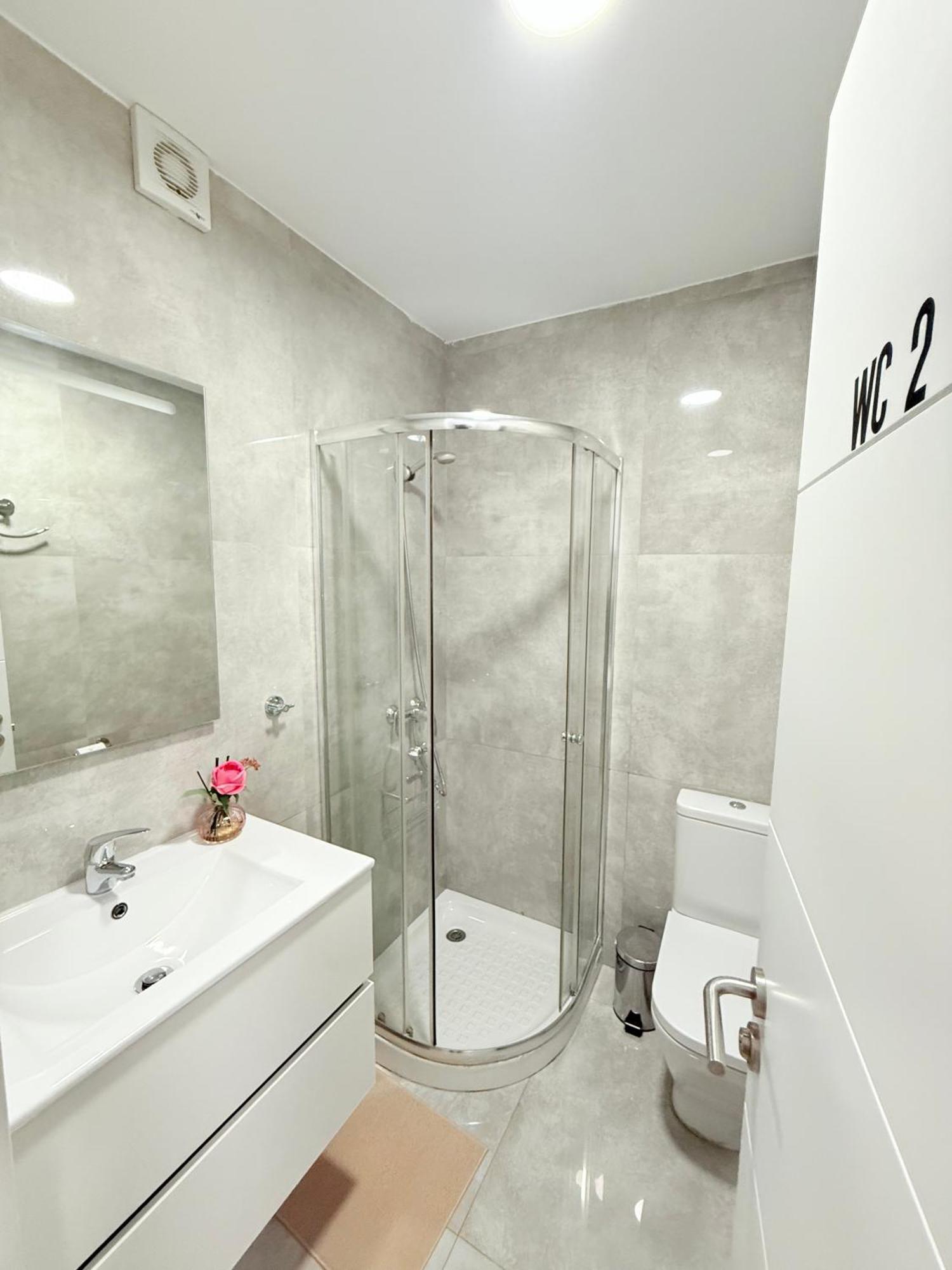 Rosa Rooms, Habitacion Con Bano Privado Pozuelo de Alarcón Dış mekan fotoğraf