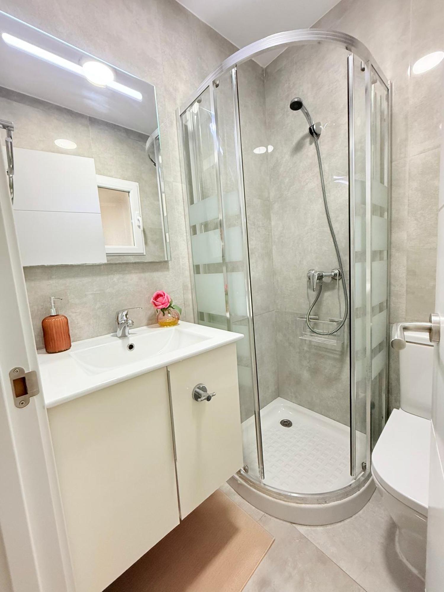 Rosa Rooms, Habitacion Con Bano Privado Pozuelo de Alarcón Dış mekan fotoğraf